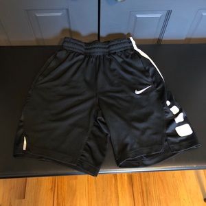 Nike Basketball Shorts Men’s Small Black NWOT